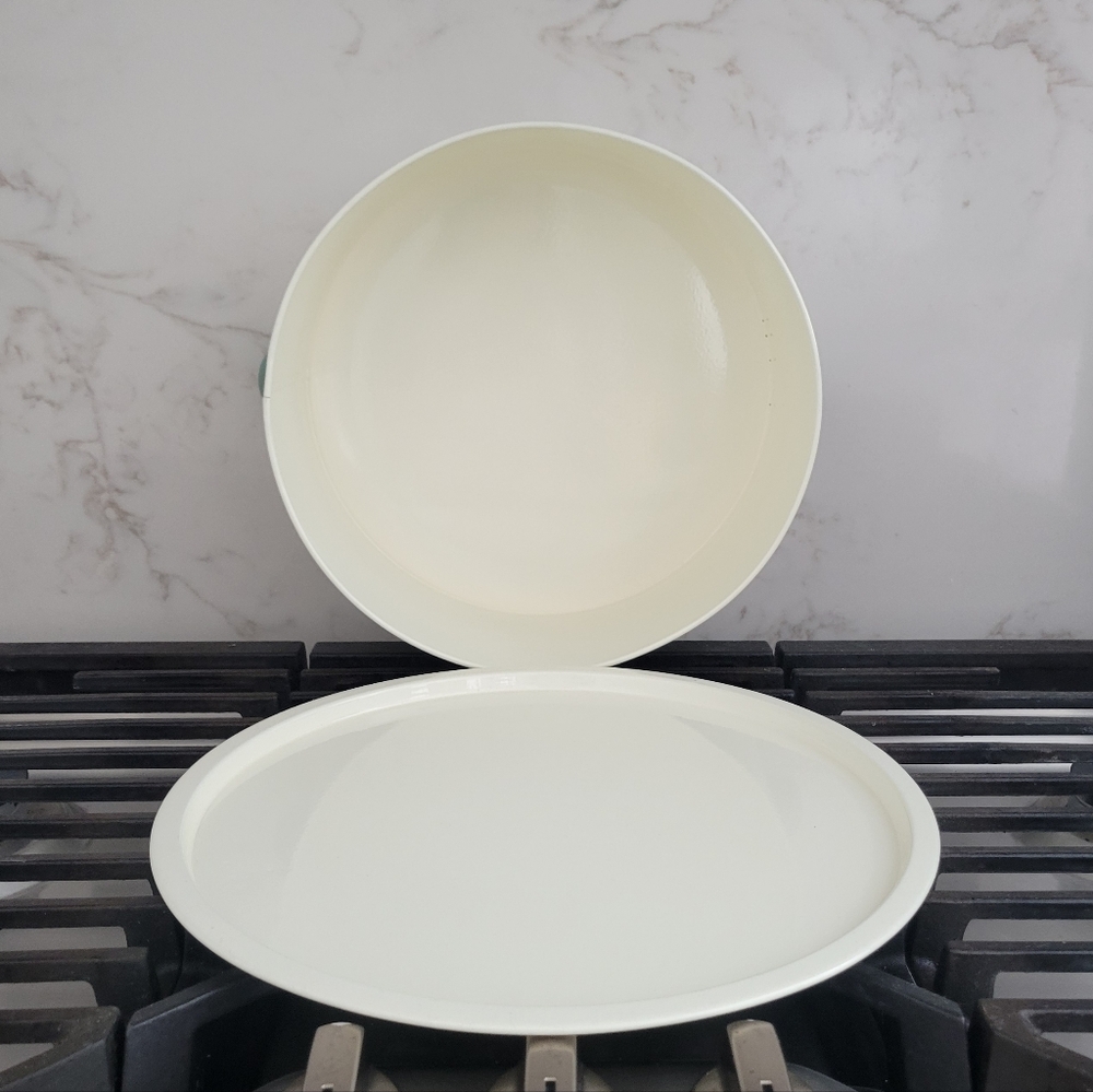 RETRO STYLE CREAM & SAGE GREEN "PATISSERIE" CAKE CARRIER - Picture 6 of 10